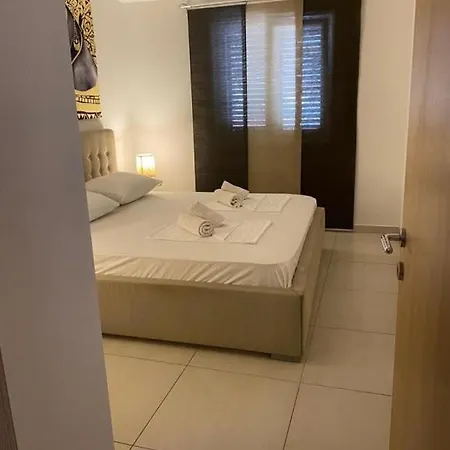 In With Air Conditioning, Wi-fi, Washing Machine, Dishwasher 4323-5 Apartman Vodice