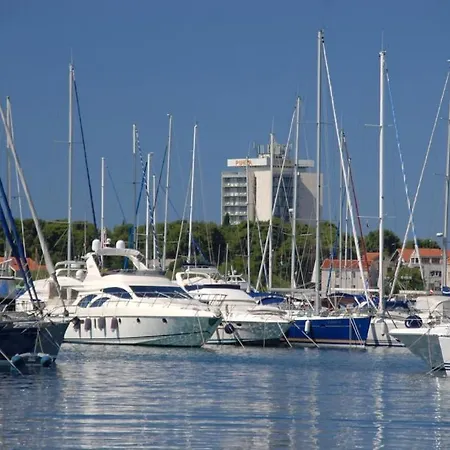 In With Air Conditioning, Wi-fi, Washing Machine, Dishwasher 4323-5 Apartman