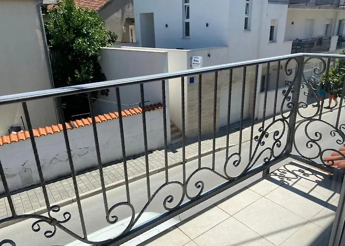 Apartment In With Air Conditioning, Wi-fi, Washing Machine, Dishwasher 4323-5 *